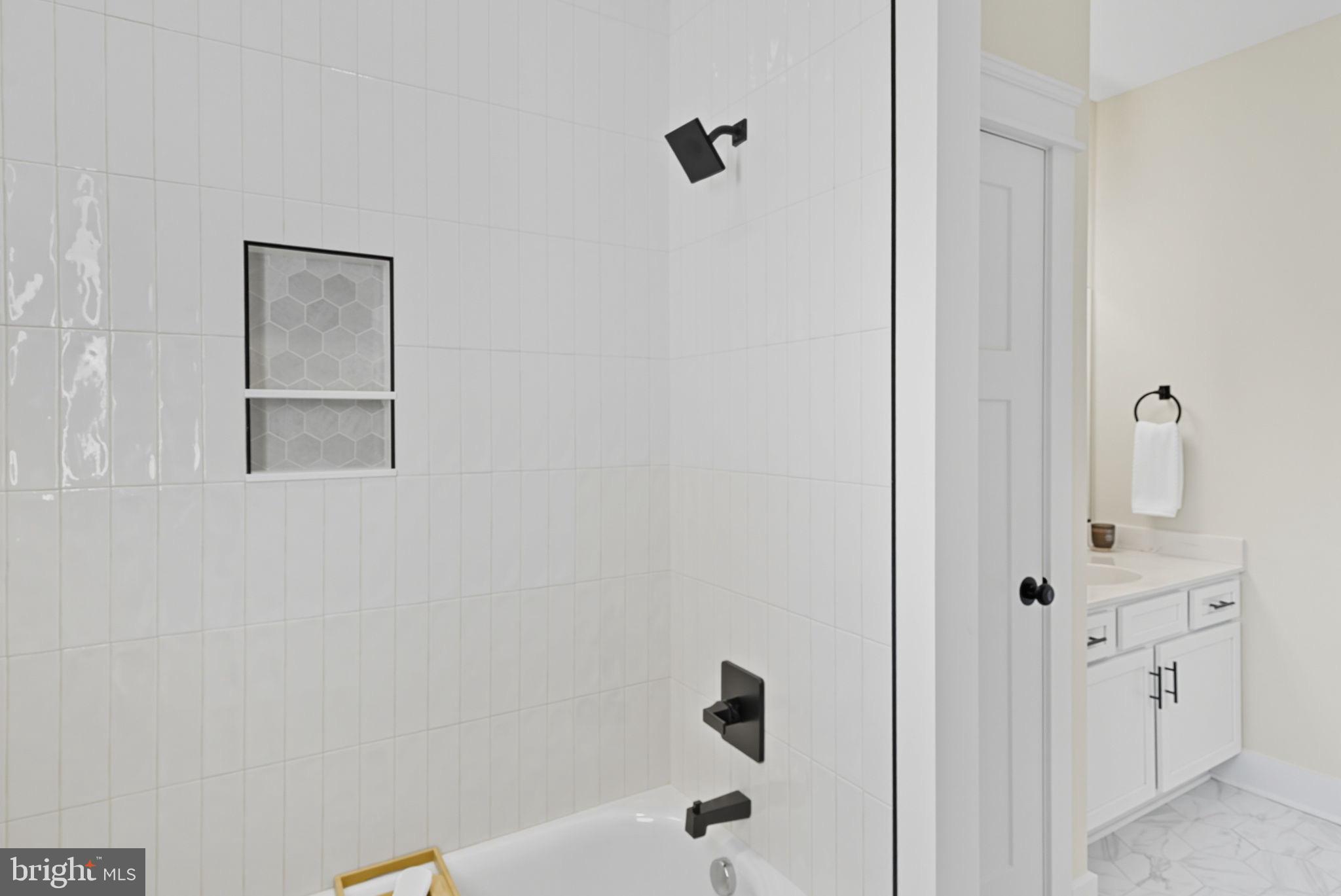 NOAH'S LANDING - Residential