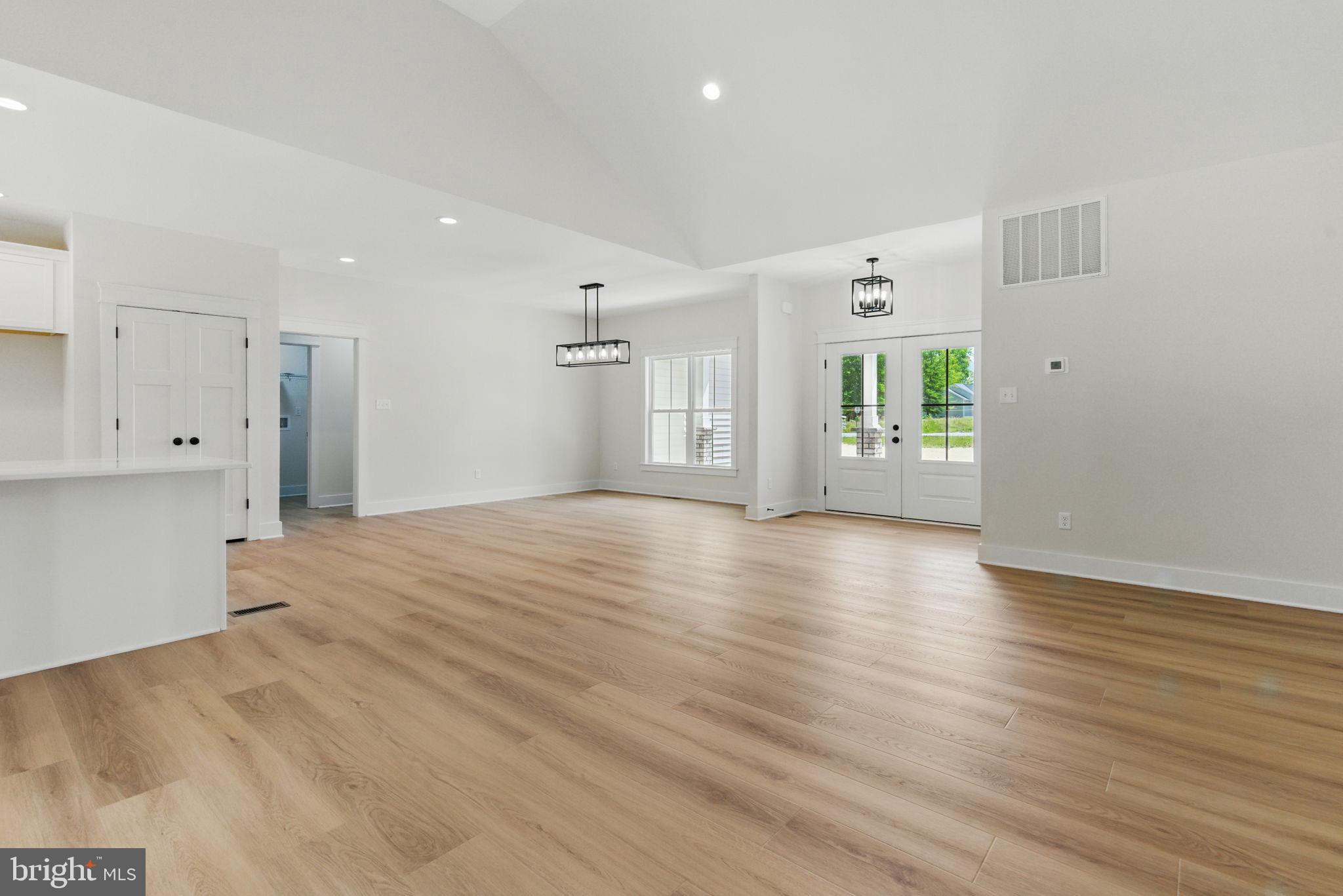 NOAH'S LANDING - Residential