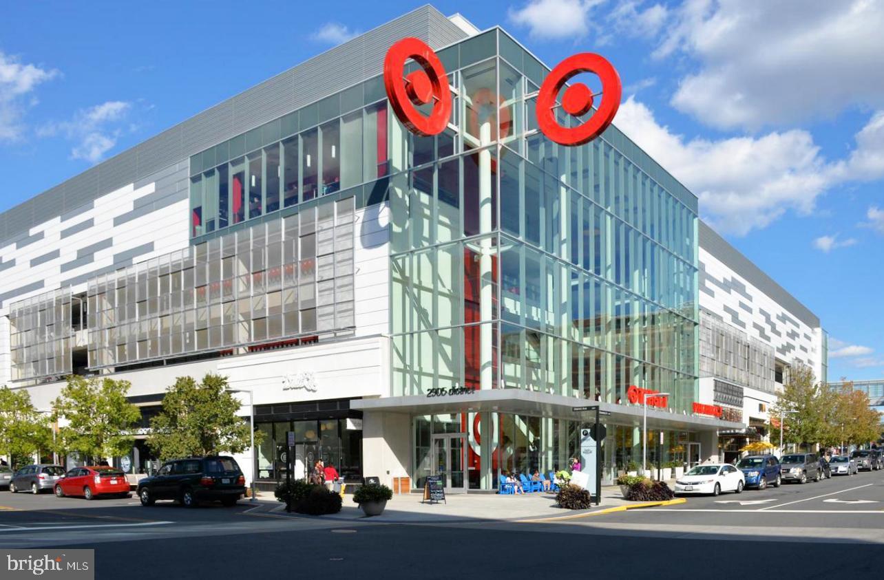 FALLS CHURCH GARDENS - Residential