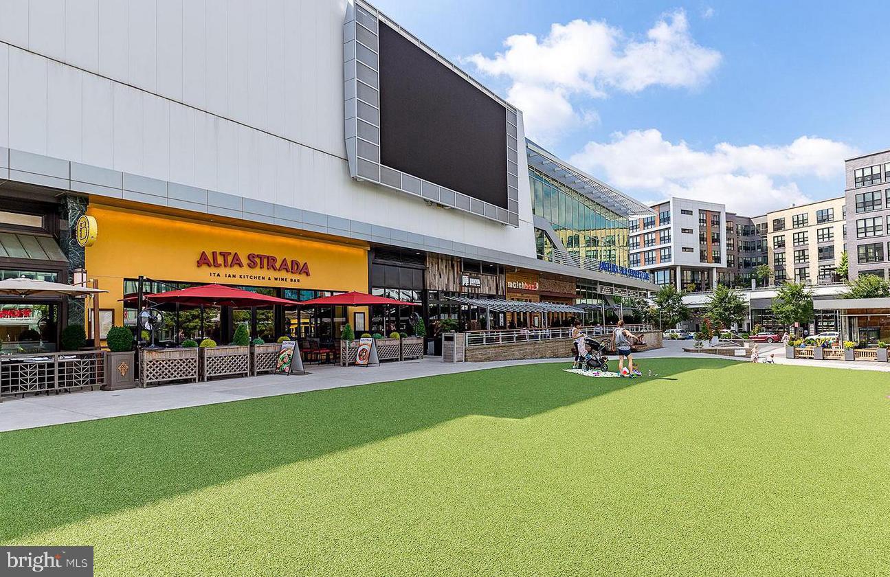 FALLS CHURCH GARDENS - Residential