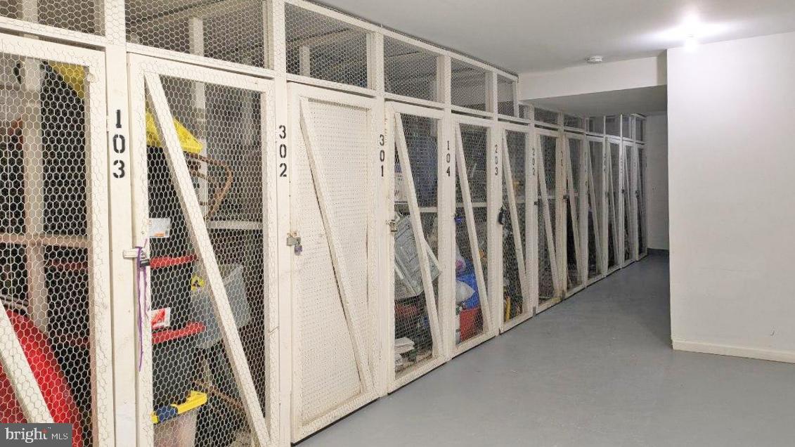 FALLS CHURCH GARDENS - Residential