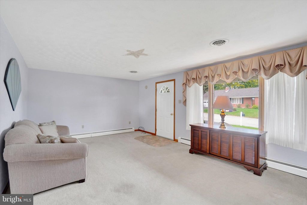 Photo of 120 E Clearview Drive, SHREWSBURY, PA 17361 (MLS # PAYK2090890)