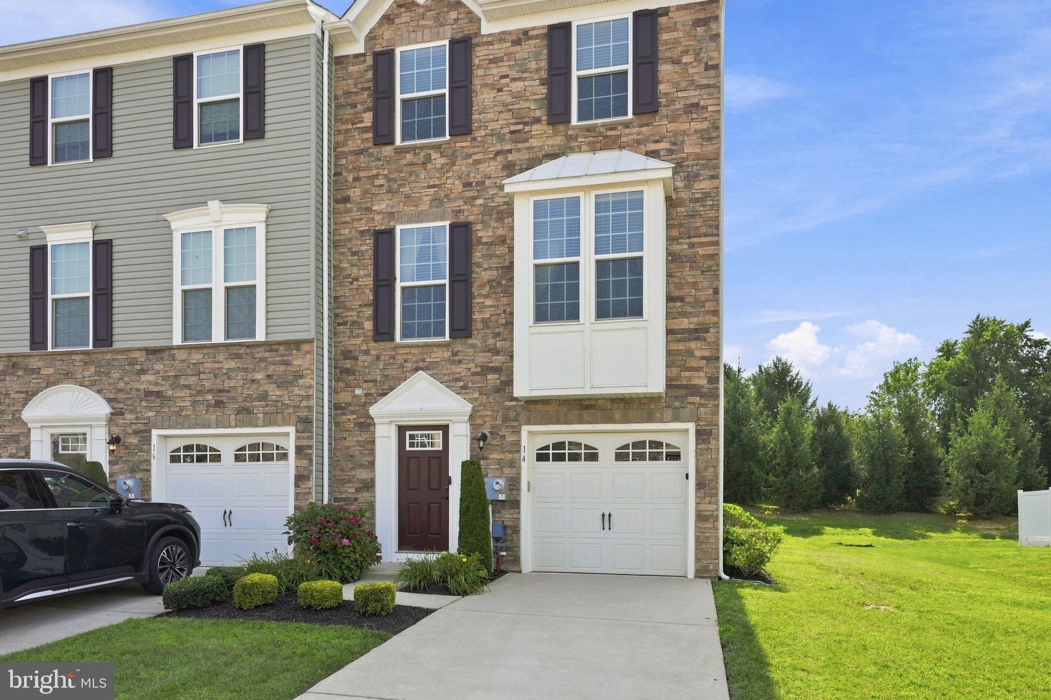 14 FARM FIELD LANE