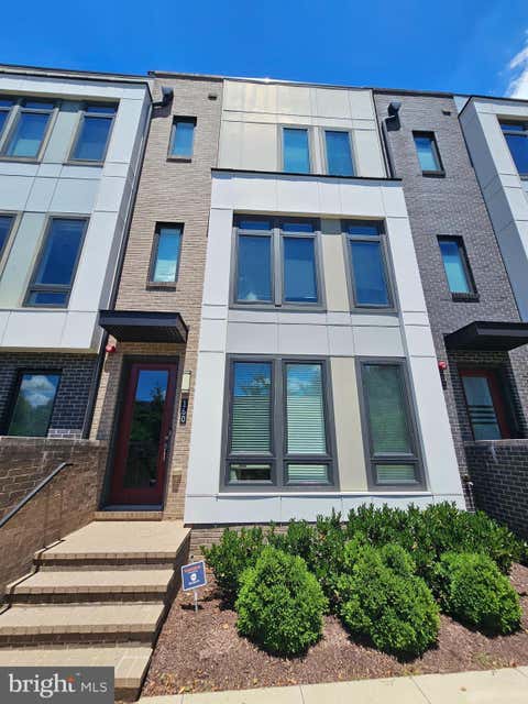 Photo of 160 Ike Drive, ALEXANDRIA, VA 22314 (MLS # VAAX2065354)