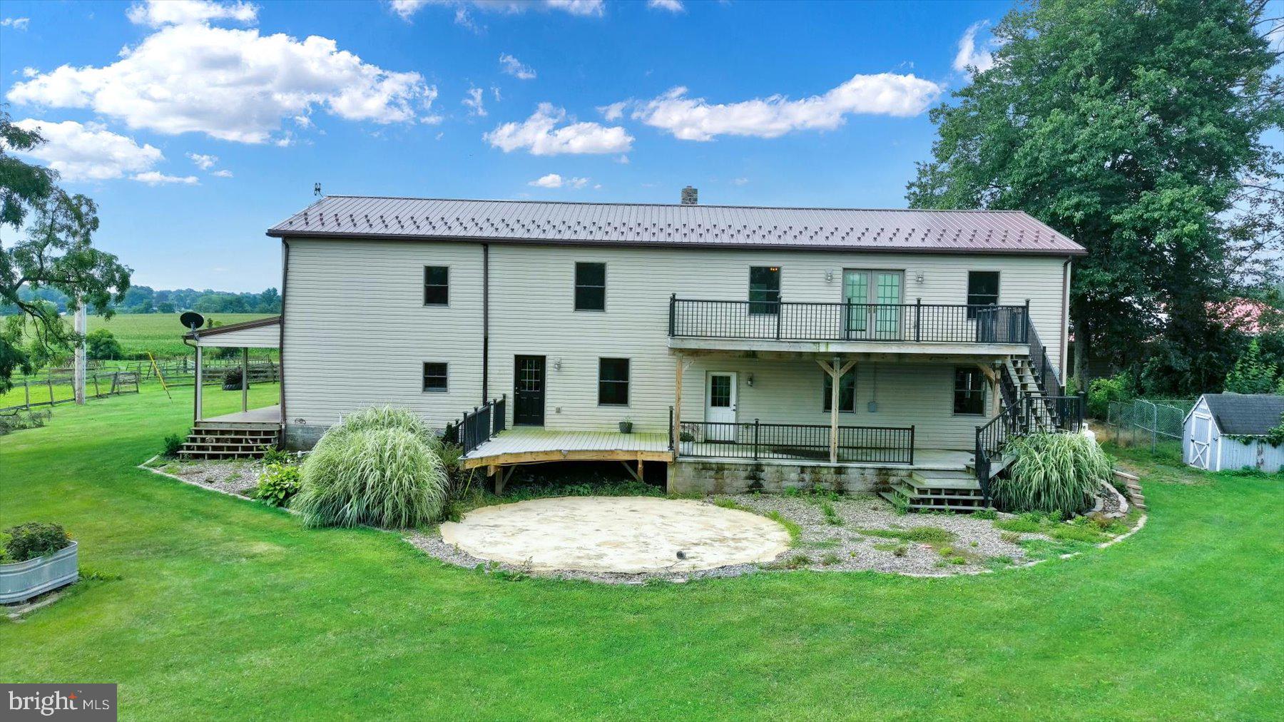 10 DERBY LANE