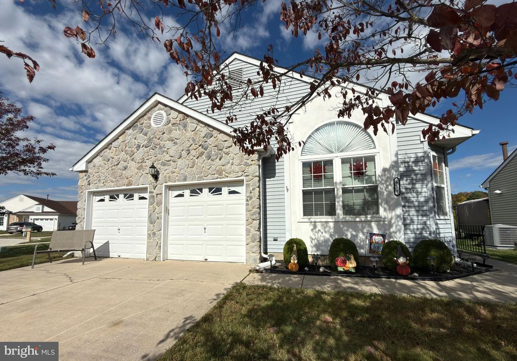 Photo of 617 Saint Vincent Court, WILLIAMSTOWN, NJ 08094 (MLS # NJGL2065544)