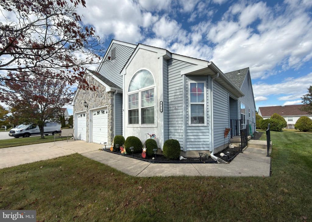 Photo of 617 Saint Vincent Court, WILLIAMSTOWN, NJ 08094 (MLS # NJGL2065544)