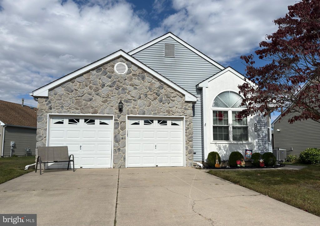 Photo of 617 Saint Vincent Court, WILLIAMSTOWN, NJ 08094 (MLS # NJGL2065544)