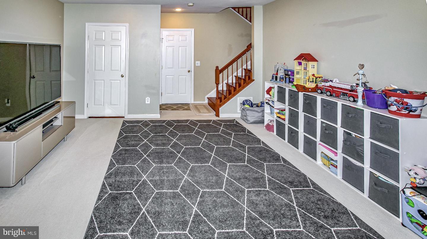 LORTON VALLEY NORTH - Residential Lease