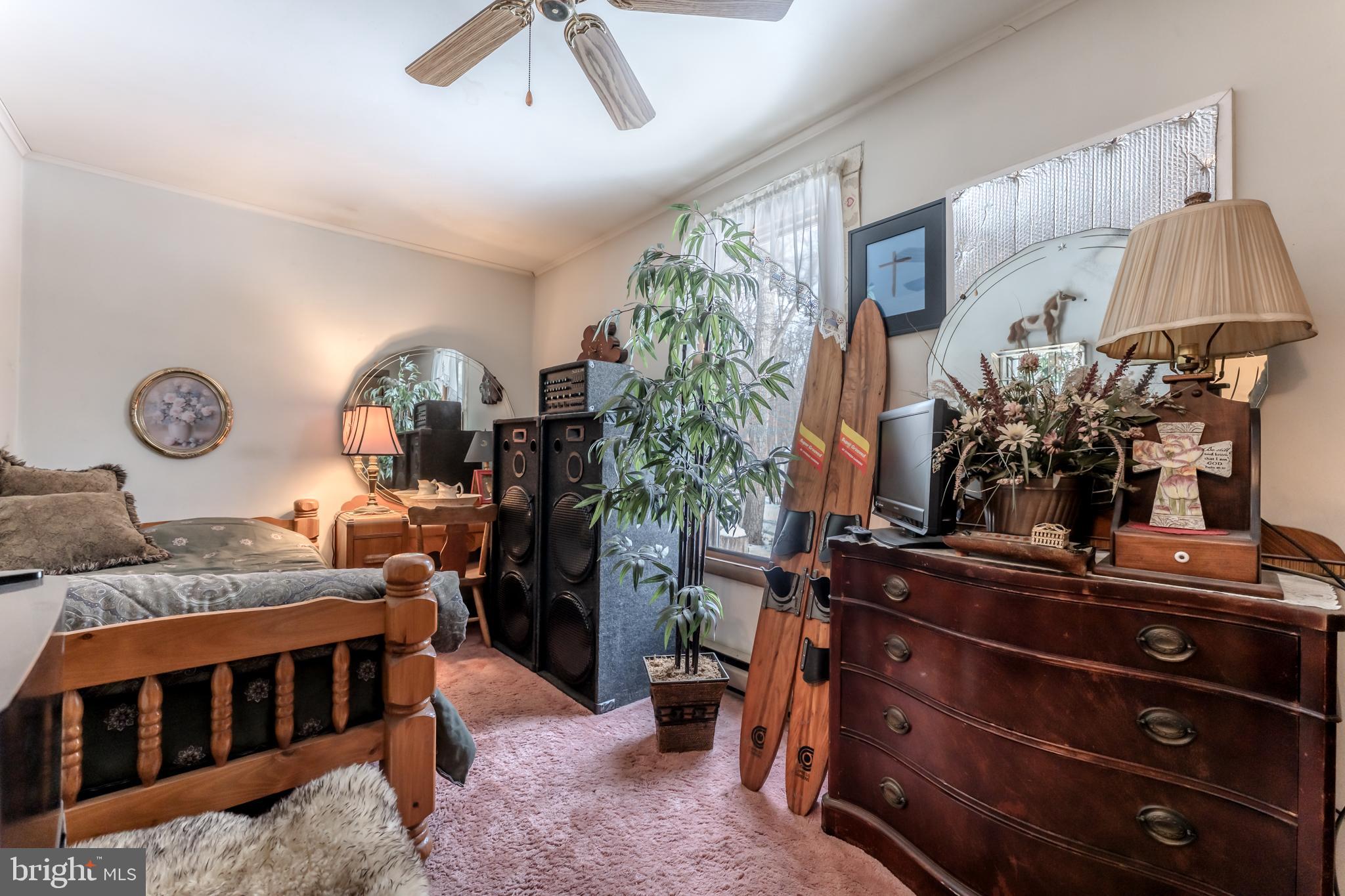 BELTZVILLE LAKE ESTATES - Residential