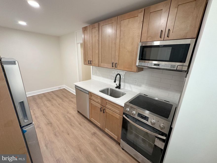 1 Bed Apartment in Frankford, Philadelphia
DEPOSIT FREE move-in for qualified applicants

Key Features:

 - Full kitchen - Electric stove/oven, refrigerator, microwave, garbage disposal, dishwasher and pantry.
 - Washer and dryer ( electric) 
 - Ceiling fans in living room and bedroom.
 - Spacious bedroom with walk in closet.
 - Electric baseboard heaters and electric water heater.

Requirements:

 - $55 non-refundable application fee per applicant.
 - To move in you must have the 1st month's rent + last month's ret + security deposit.
 - Proof of stable monthly income of 3x Monthly Rent 
 - Proof of renter's insurance or automatically enroll in renter's insurance at $10.95 per month
 - Resident Benefit Package is included with every lease at an additional monthly fee
 - Tenant responsible for all utilities. Monthly water fee $40.

 Pet Policy: Cats allowed subject to pet screening and additional one time pet fee and monthly pet fee.