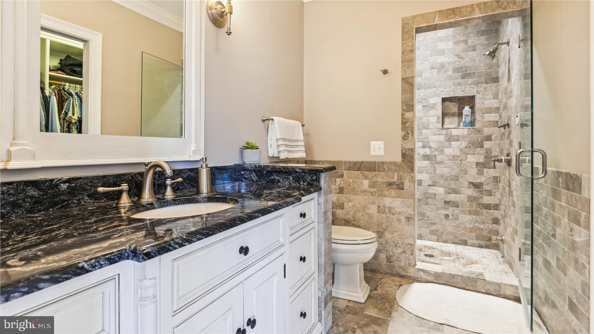 COUNTRY CLUB HILLS - Residential