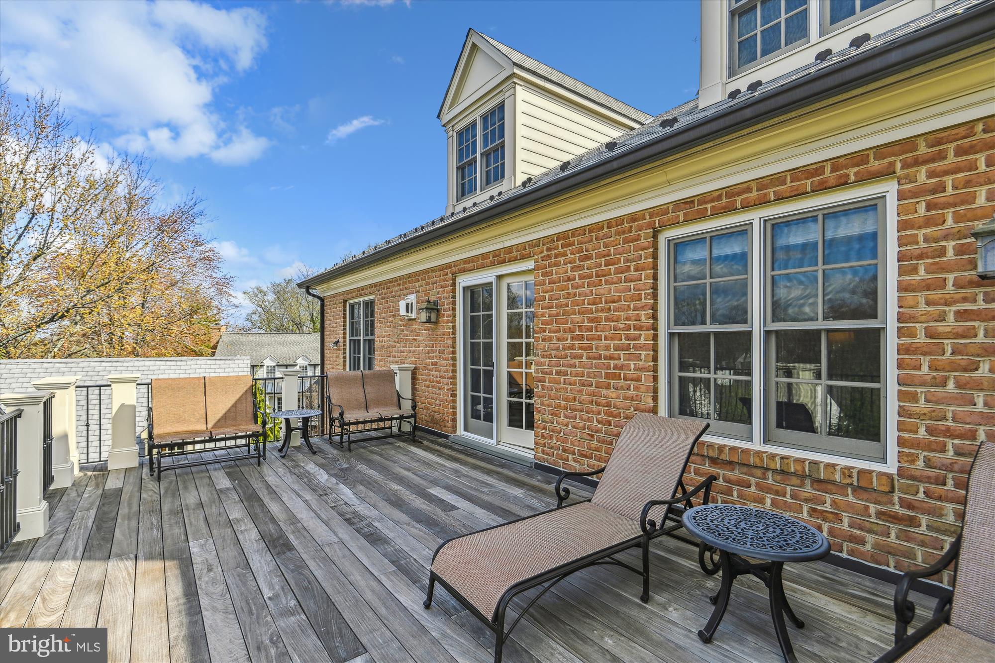 COUNTRY CLUB HILLS - Residential