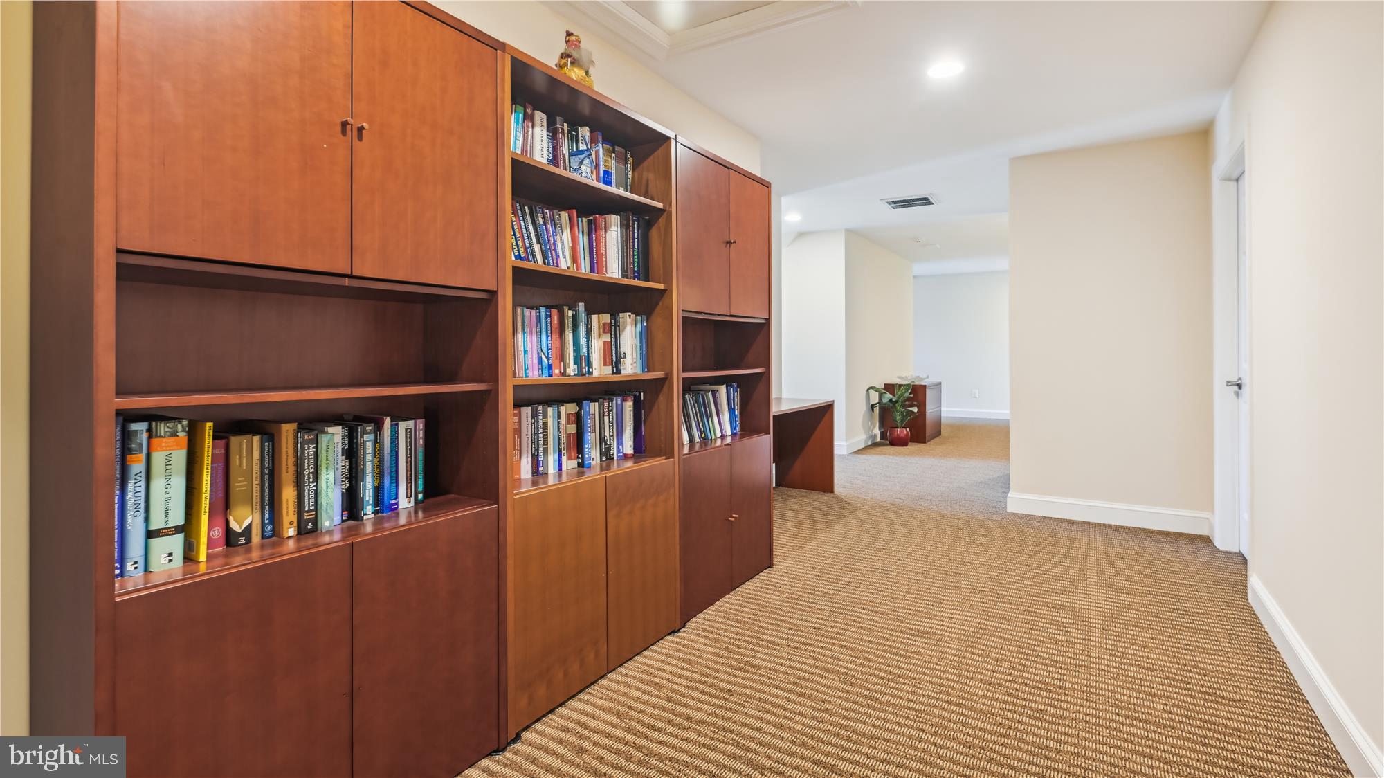 COUNTRY CLUB HILLS - Residential