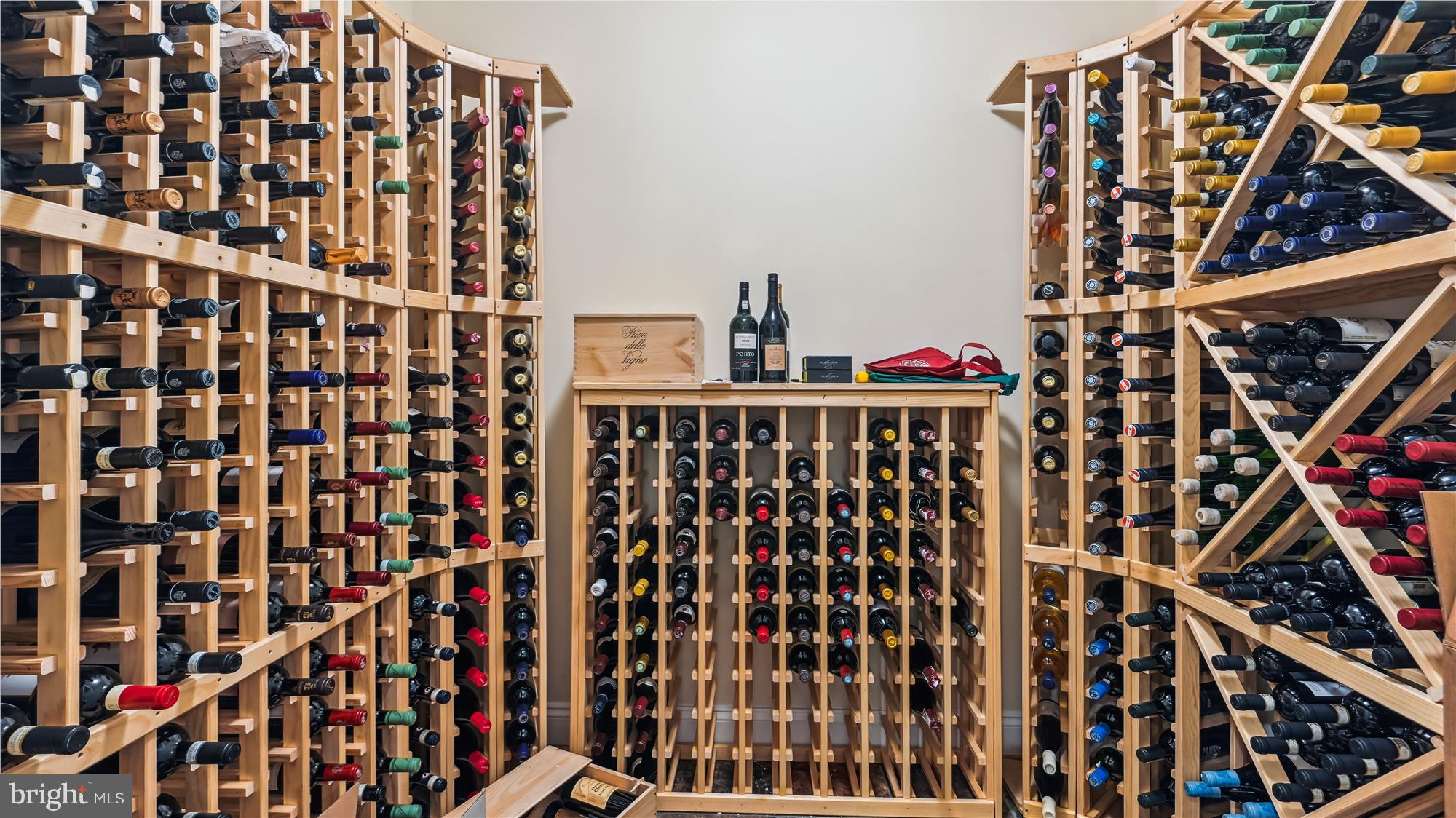 COUNTRY CLUB HILLS - Residential