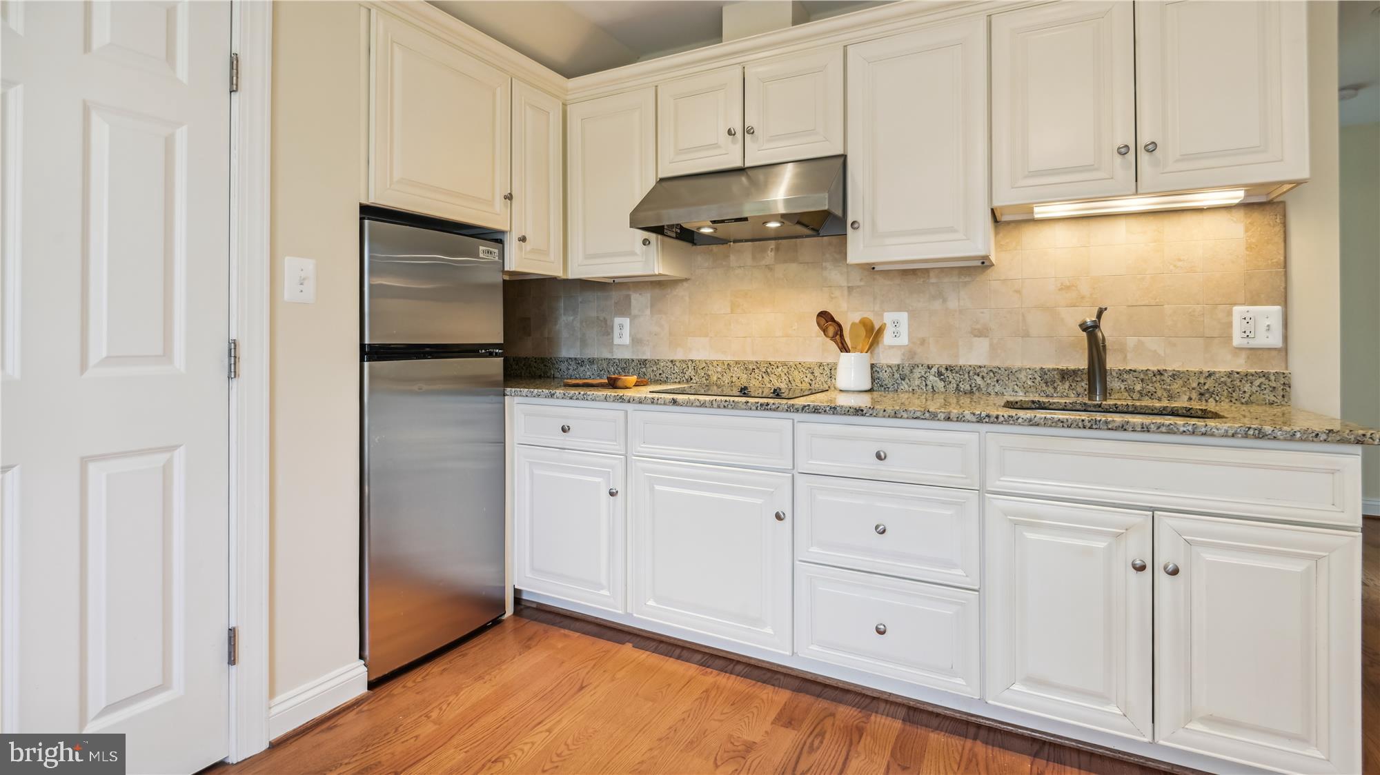 COUNTRY CLUB HILLS - Residential