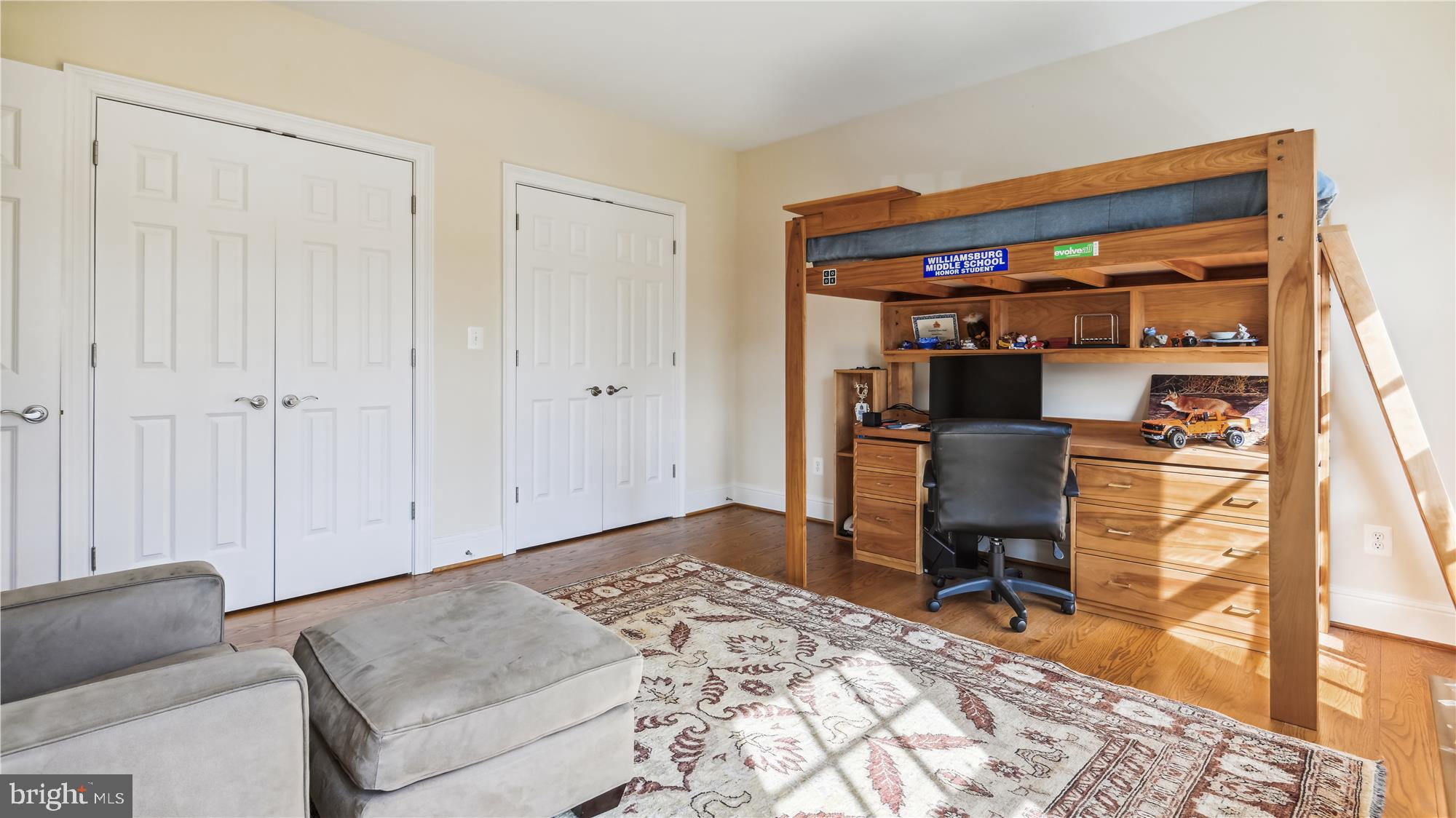 COUNTRY CLUB HILLS - Residential