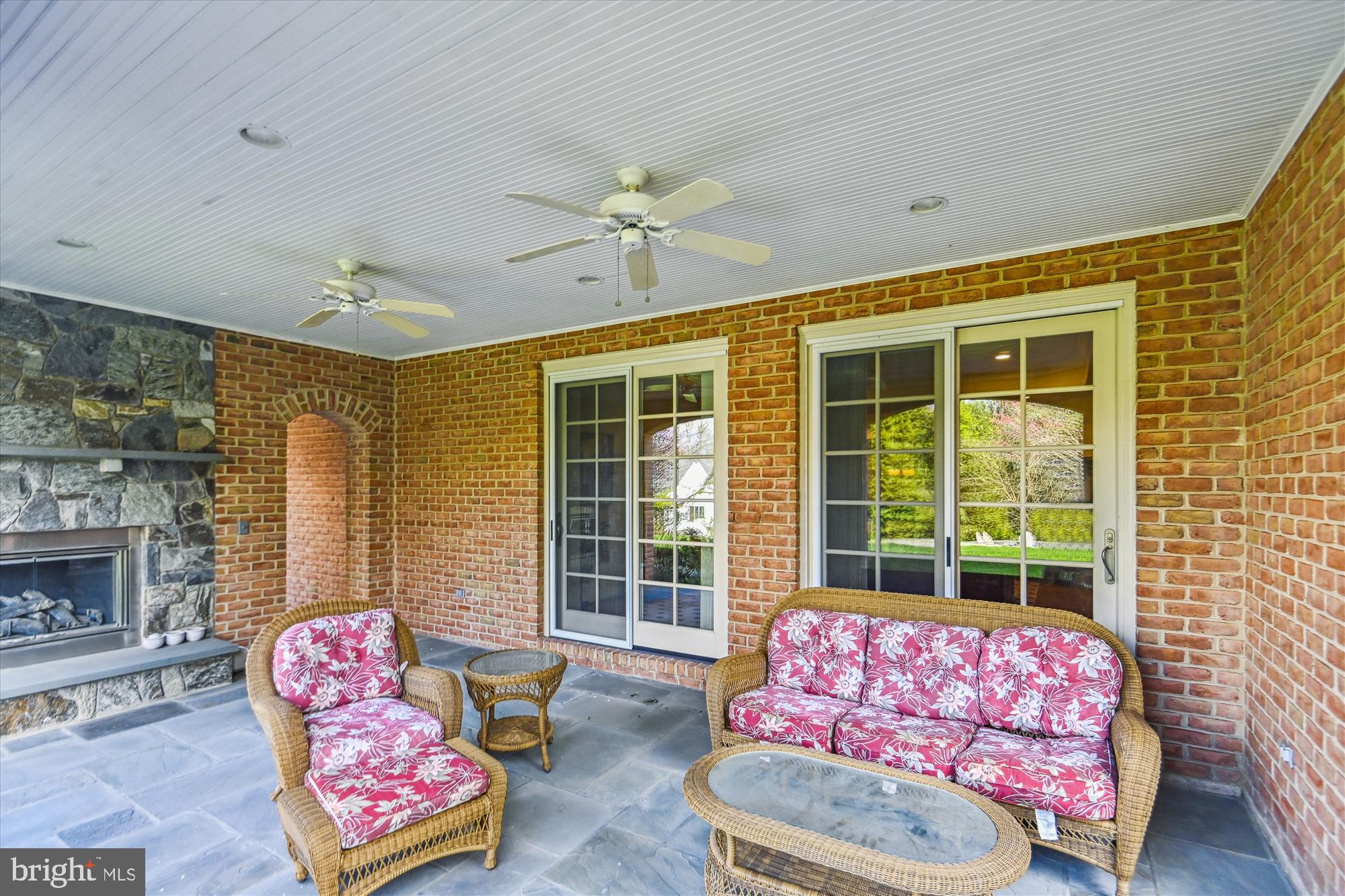 COUNTRY CLUB HILLS - Residential