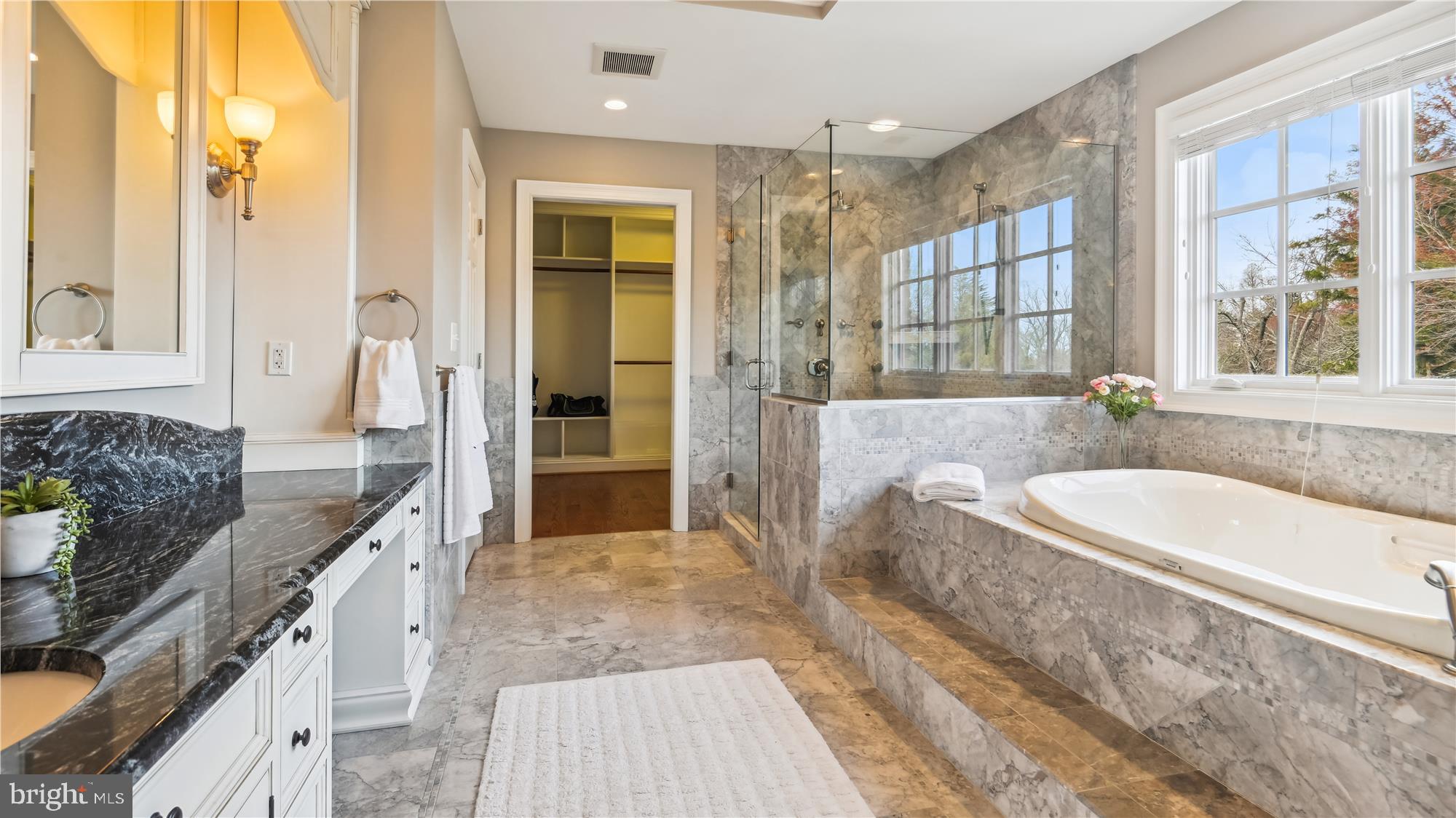 COUNTRY CLUB HILLS - Residential