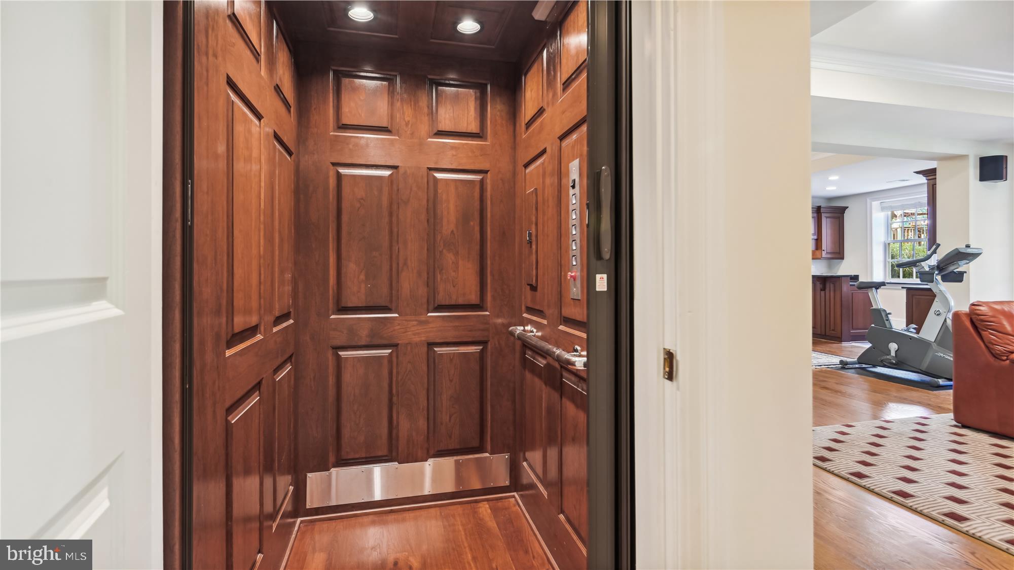 COUNTRY CLUB HILLS - Residential