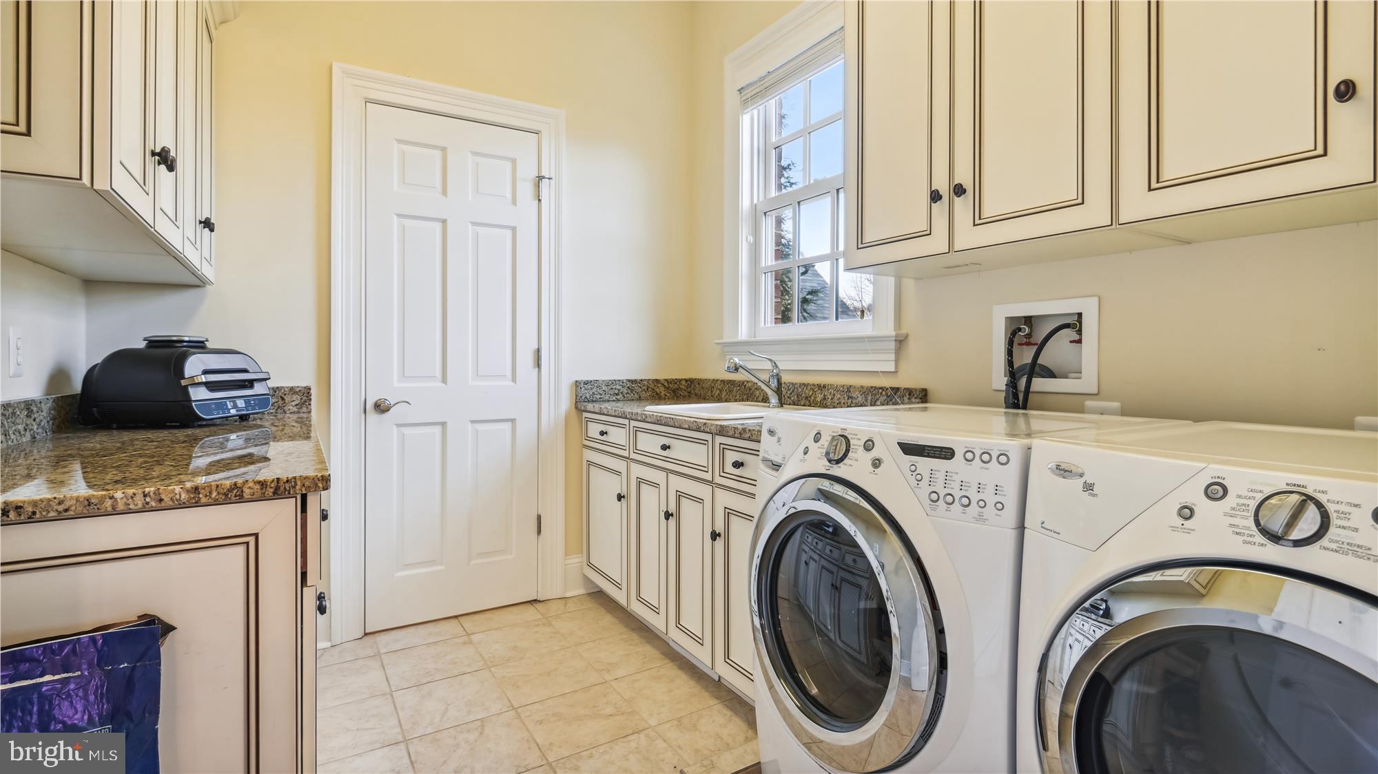 COUNTRY CLUB HILLS - Residential