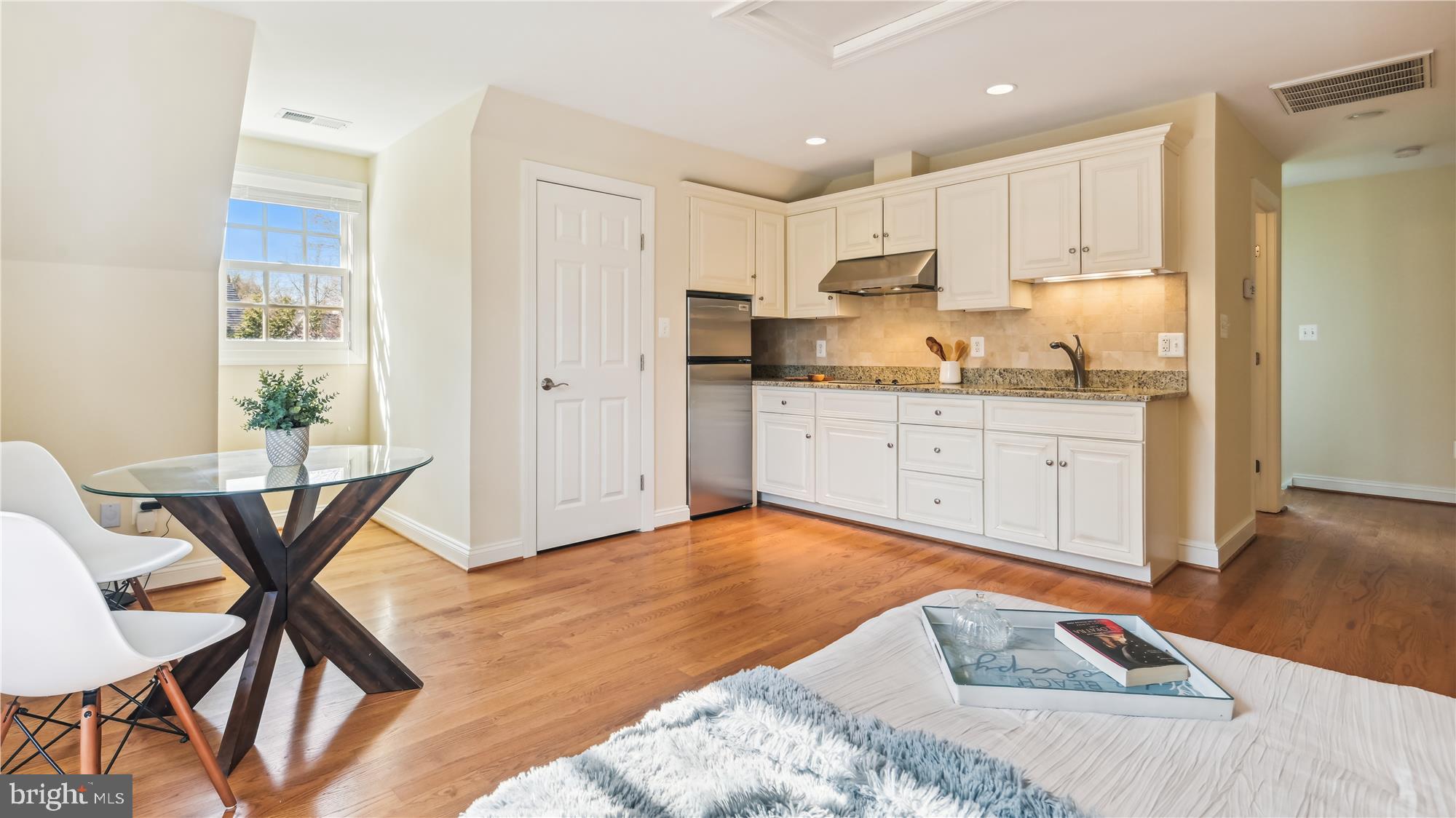 COUNTRY CLUB HILLS - Residential