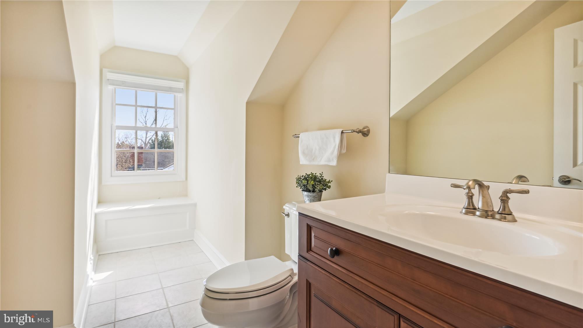 COUNTRY CLUB HILLS - Residential