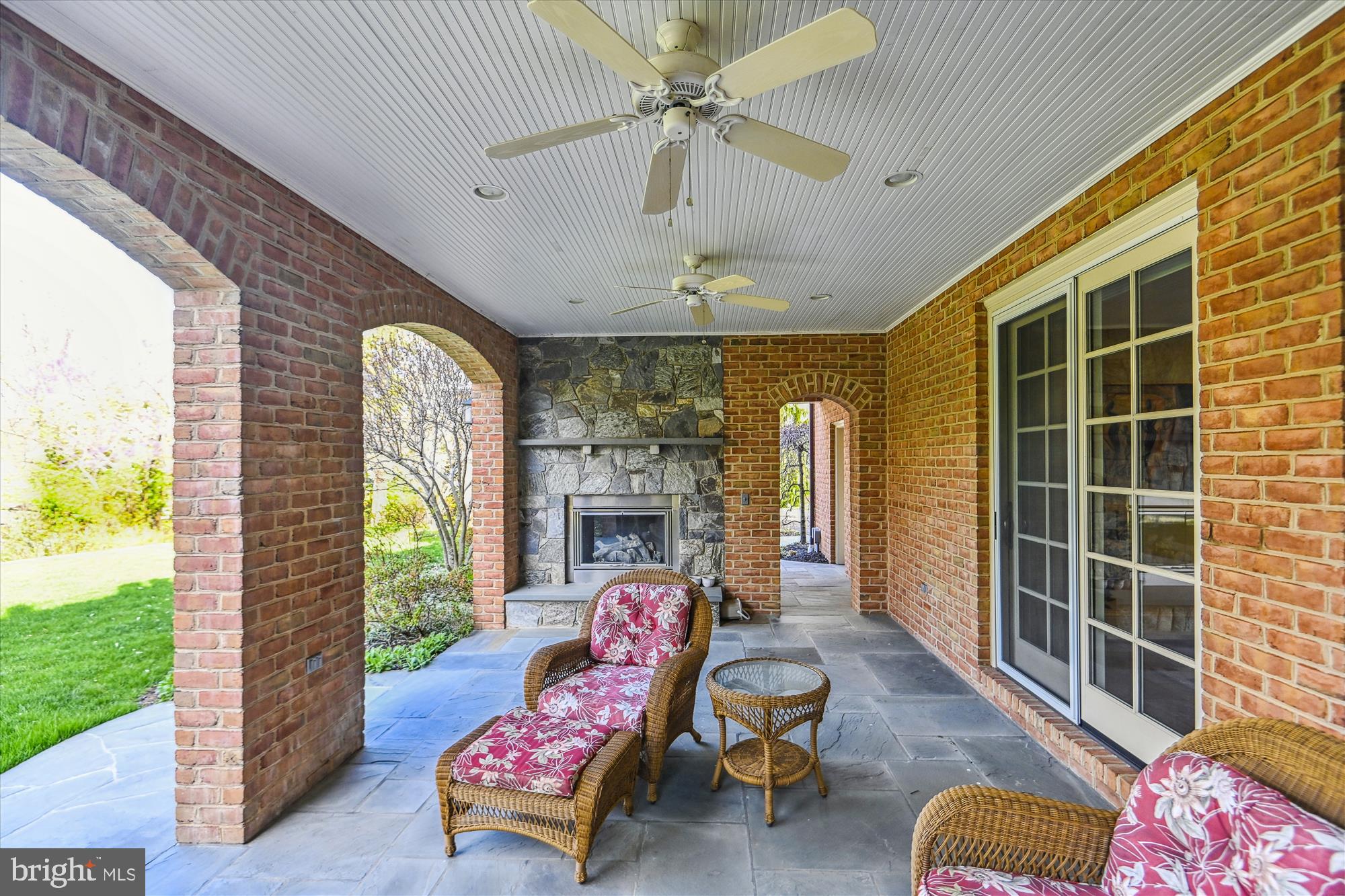 COUNTRY CLUB HILLS - Residential