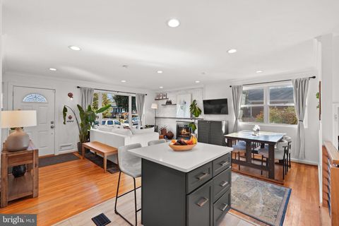 2114 N EARLEY STREET ALEXANDRIA VA 22302