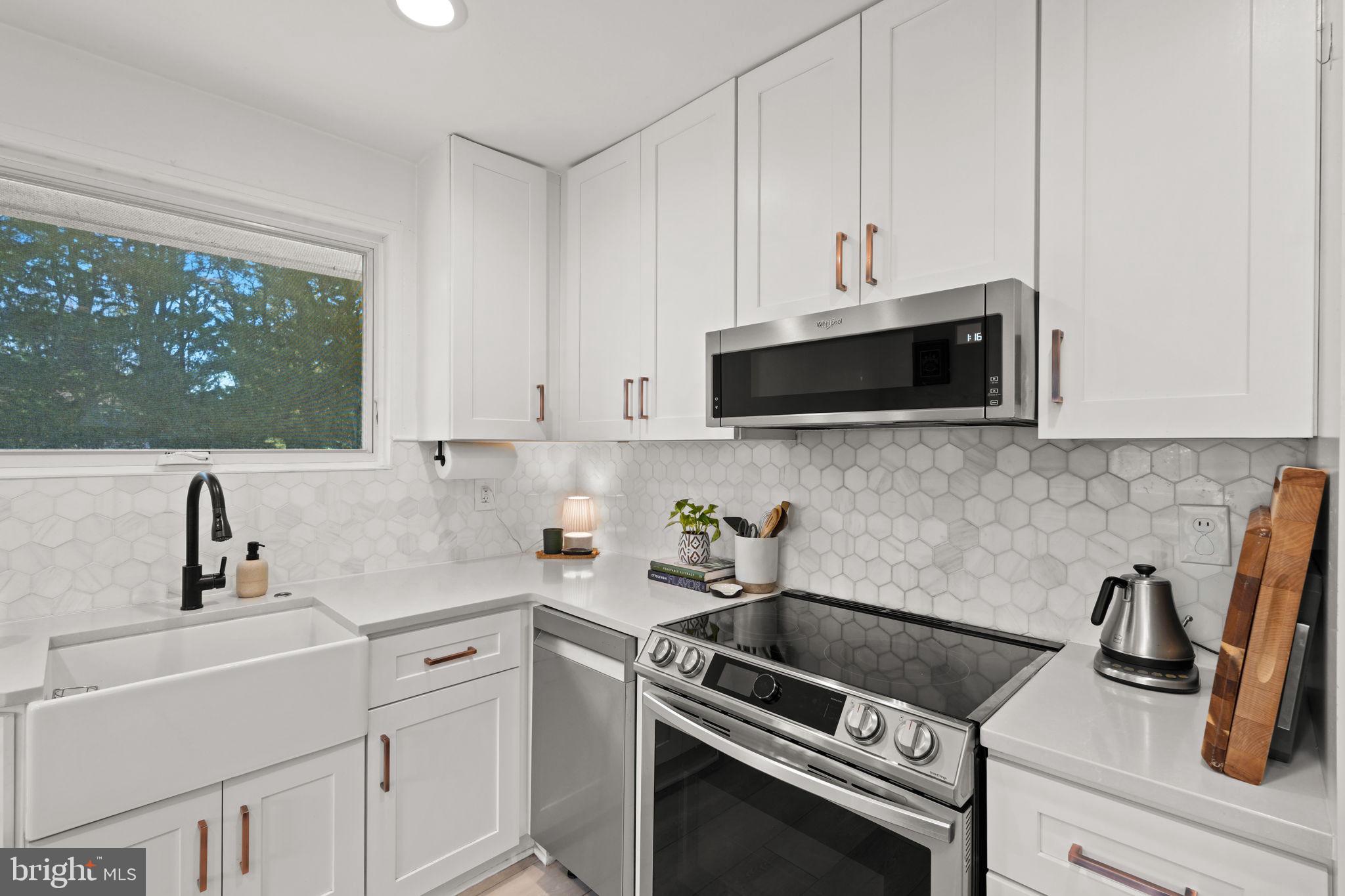 BRAD LEE HOMES - Residential