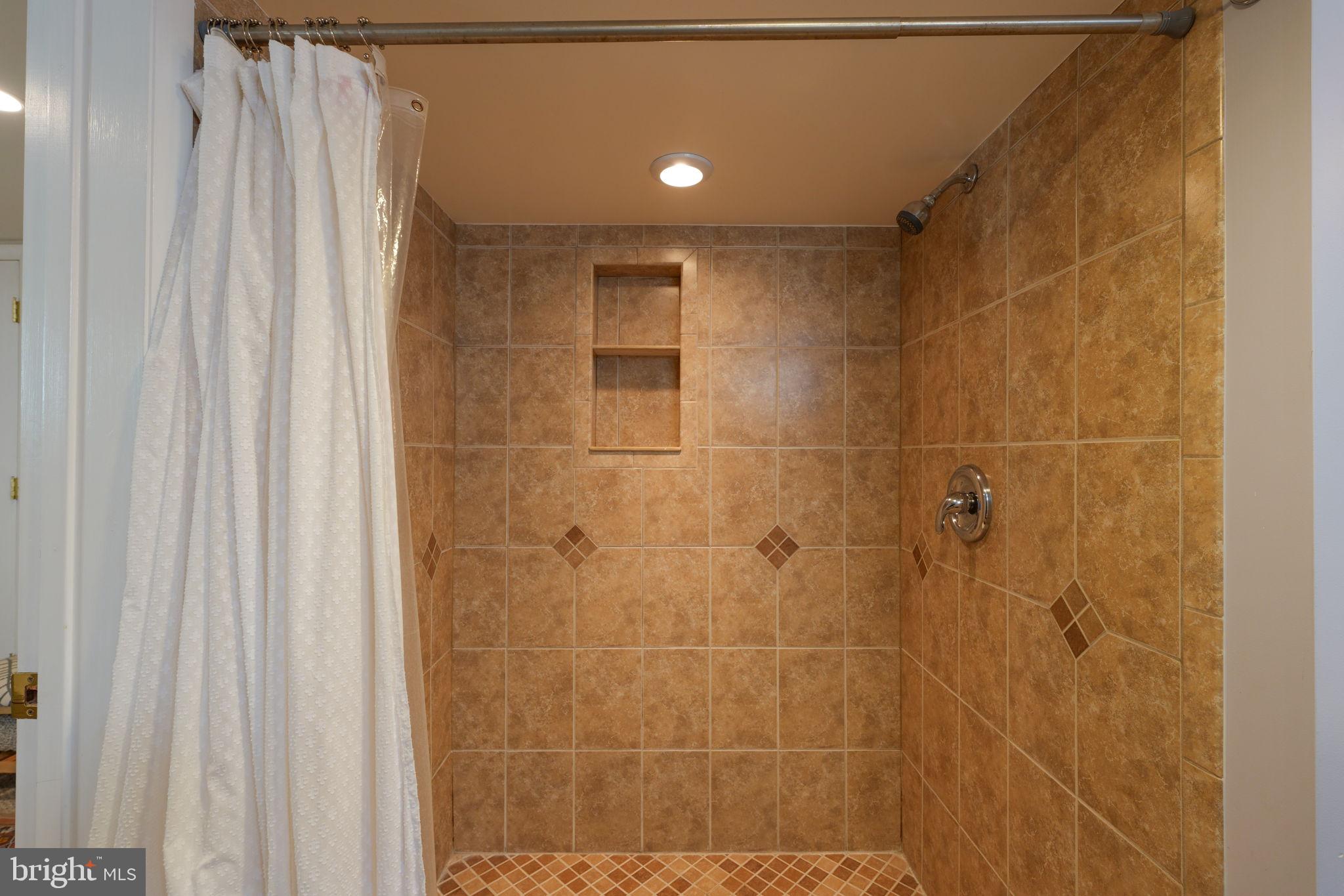 BRAD LEE HOMES - Residential