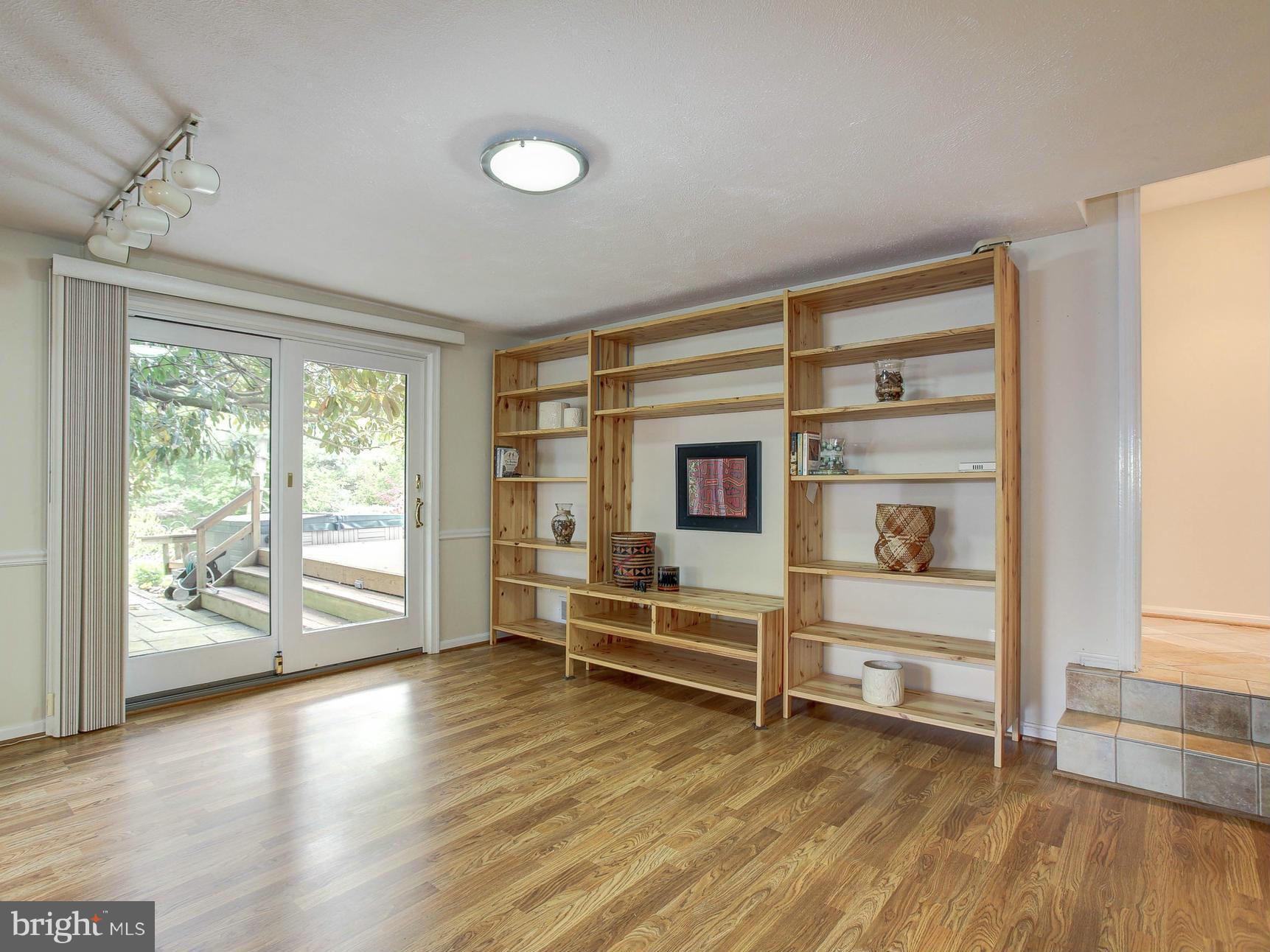 FALLS HILL - Residential