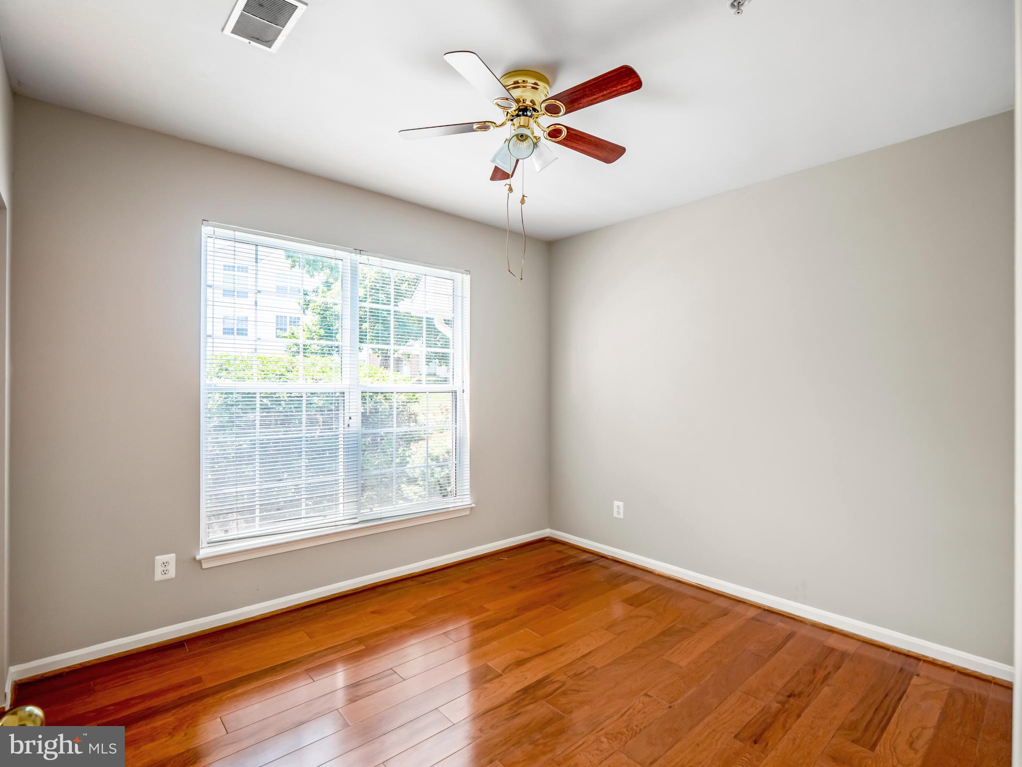 LAKESIDE AT SOUTH RIDING - Residential