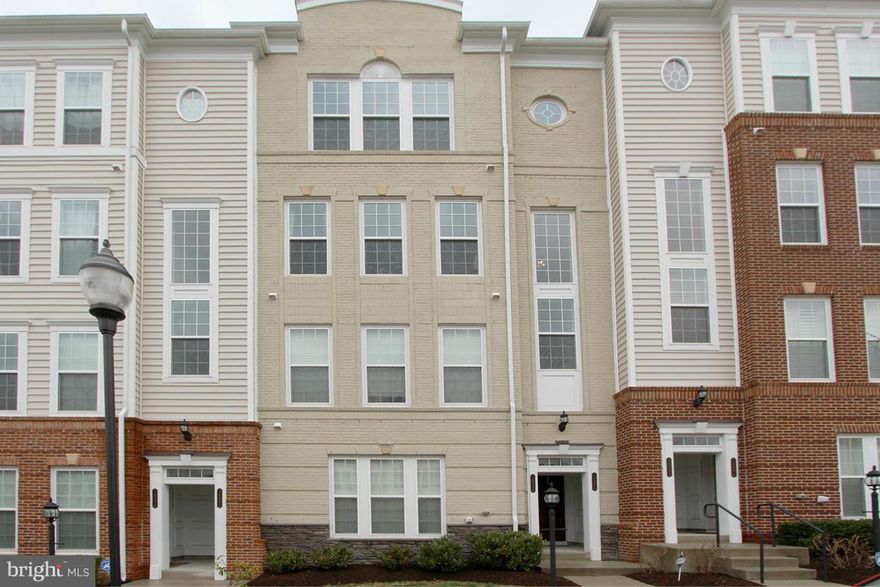 Commuters Dream!  Bring your pickiest, they won't be disappointed.This home is close to I-95,Schools,Parks,Walking distance to Shopping & Restaurants & features 3 lvls,3 bedrooms,2.5 baths,hw floors,granite counters,stainless steel appliances,large living room,separate dining room,family room with gas fireplace,large master bedroom w/ walk-in closet & full bath, upper level loft, garage & More