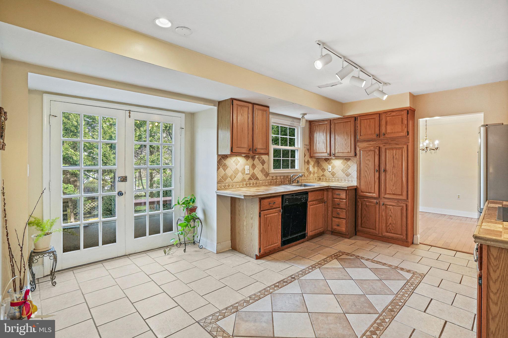 NORBECK ESTATES - Residential