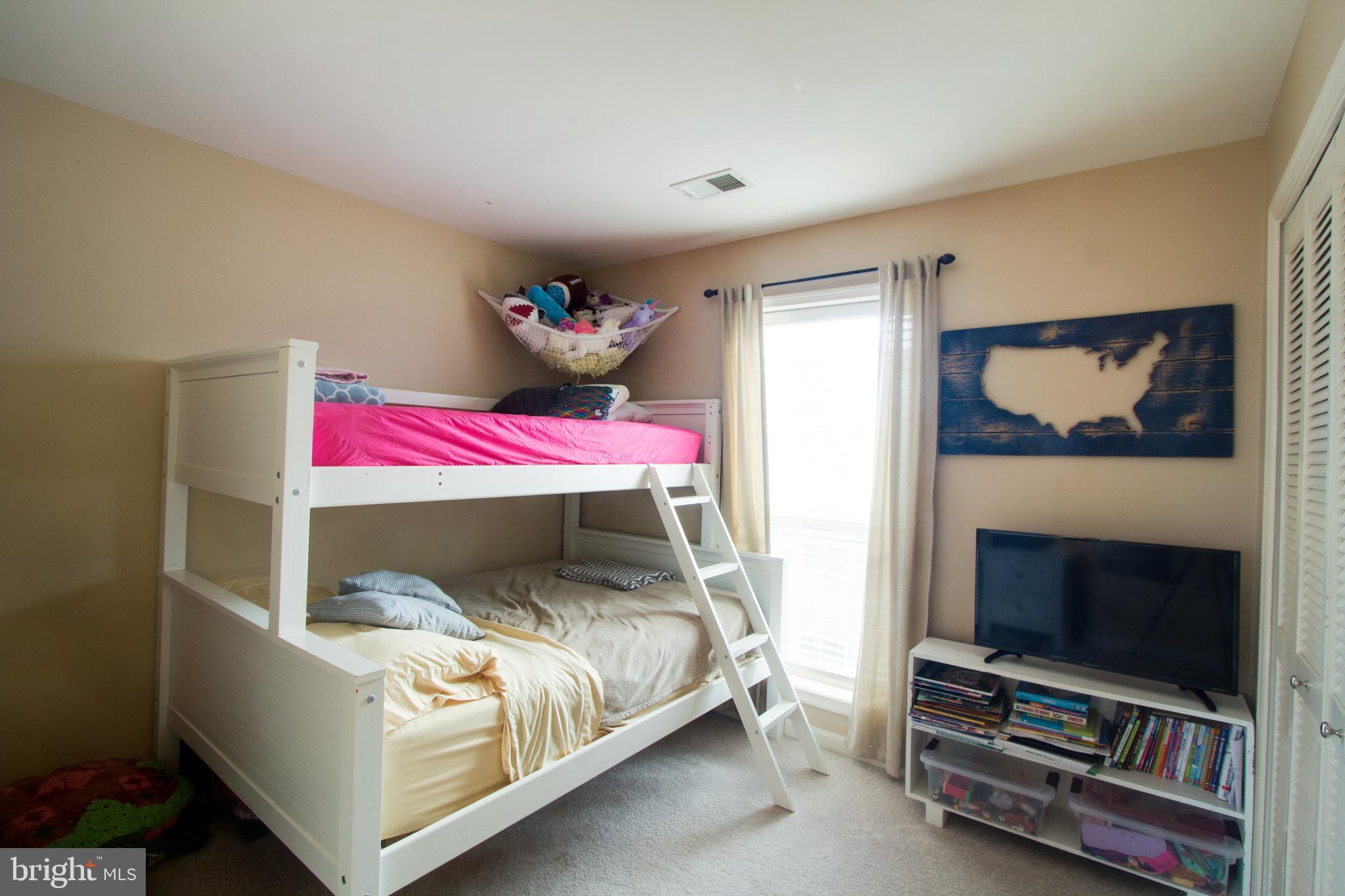 FOUR WINDS AT OAKTON - Residential Lease