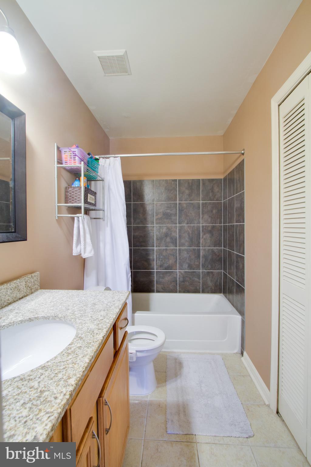 FOUR WINDS AT OAKTON - Residential Lease