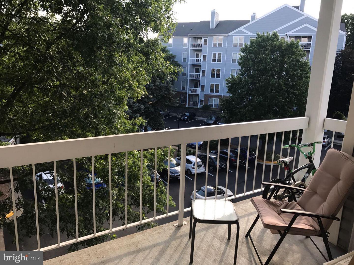 FOUR WINDS AT OAKTON - Residential Lease