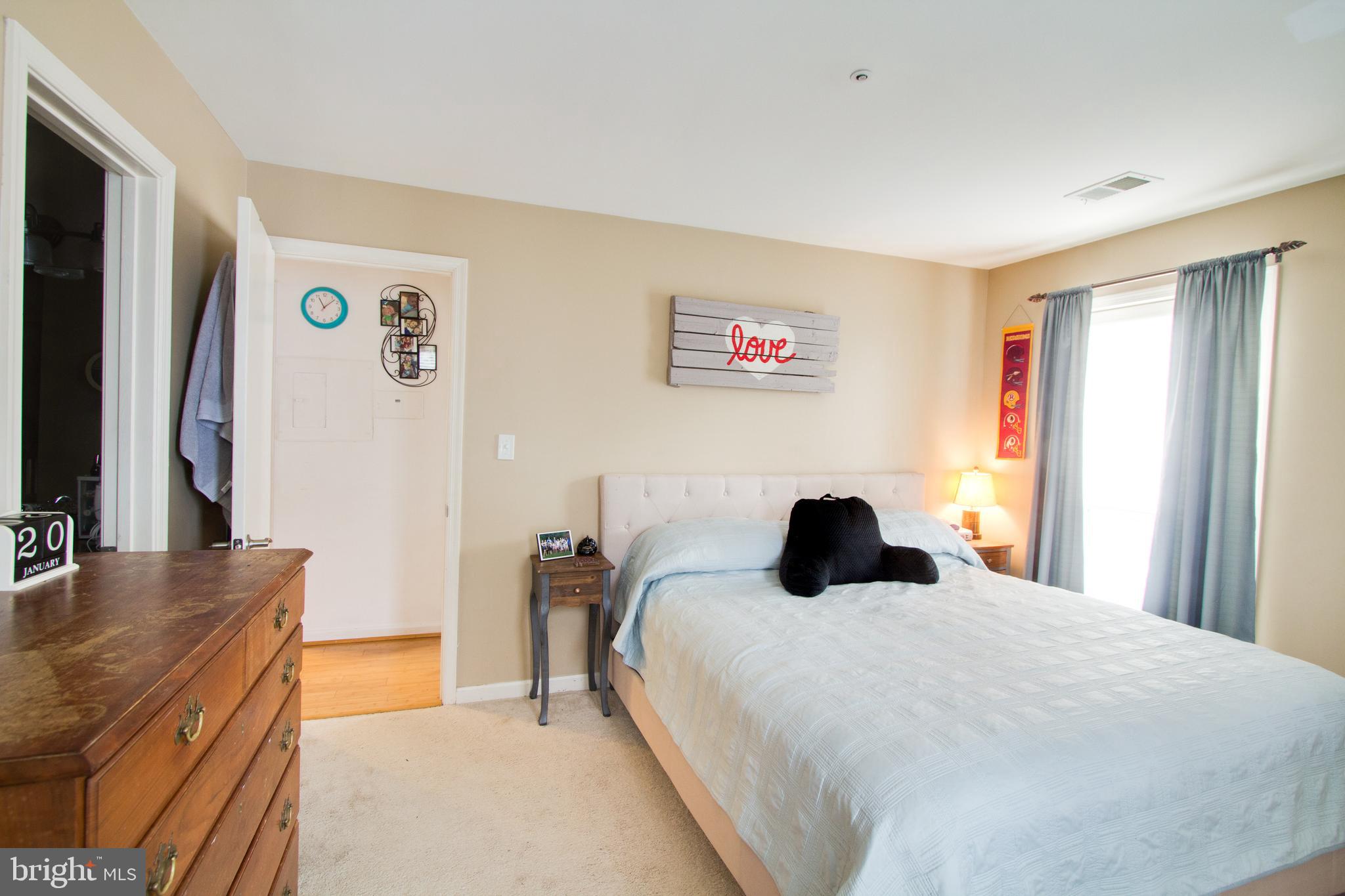 FOUR WINDS AT OAKTON - Residential Lease