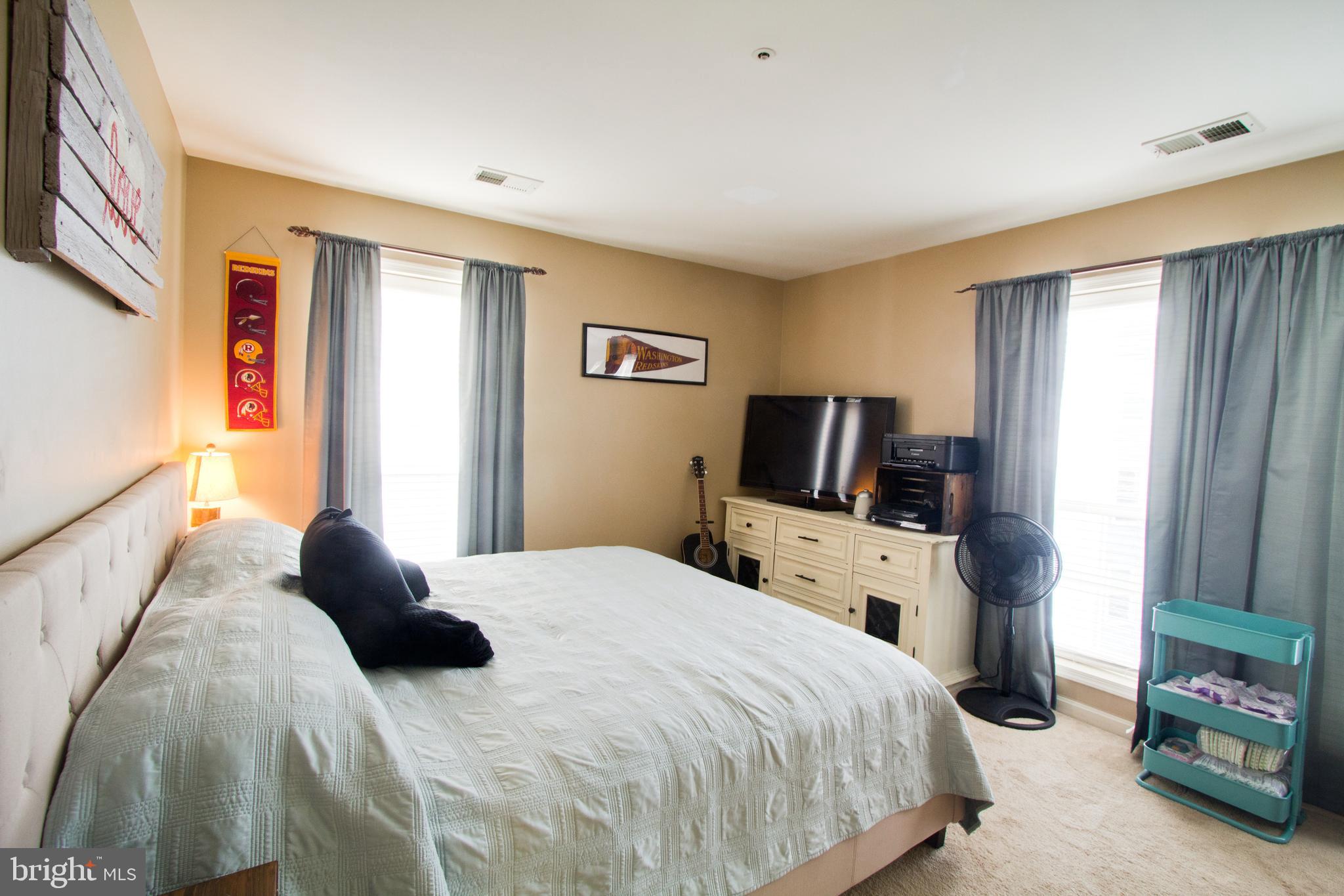 FOUR WINDS AT OAKTON - Residential Lease