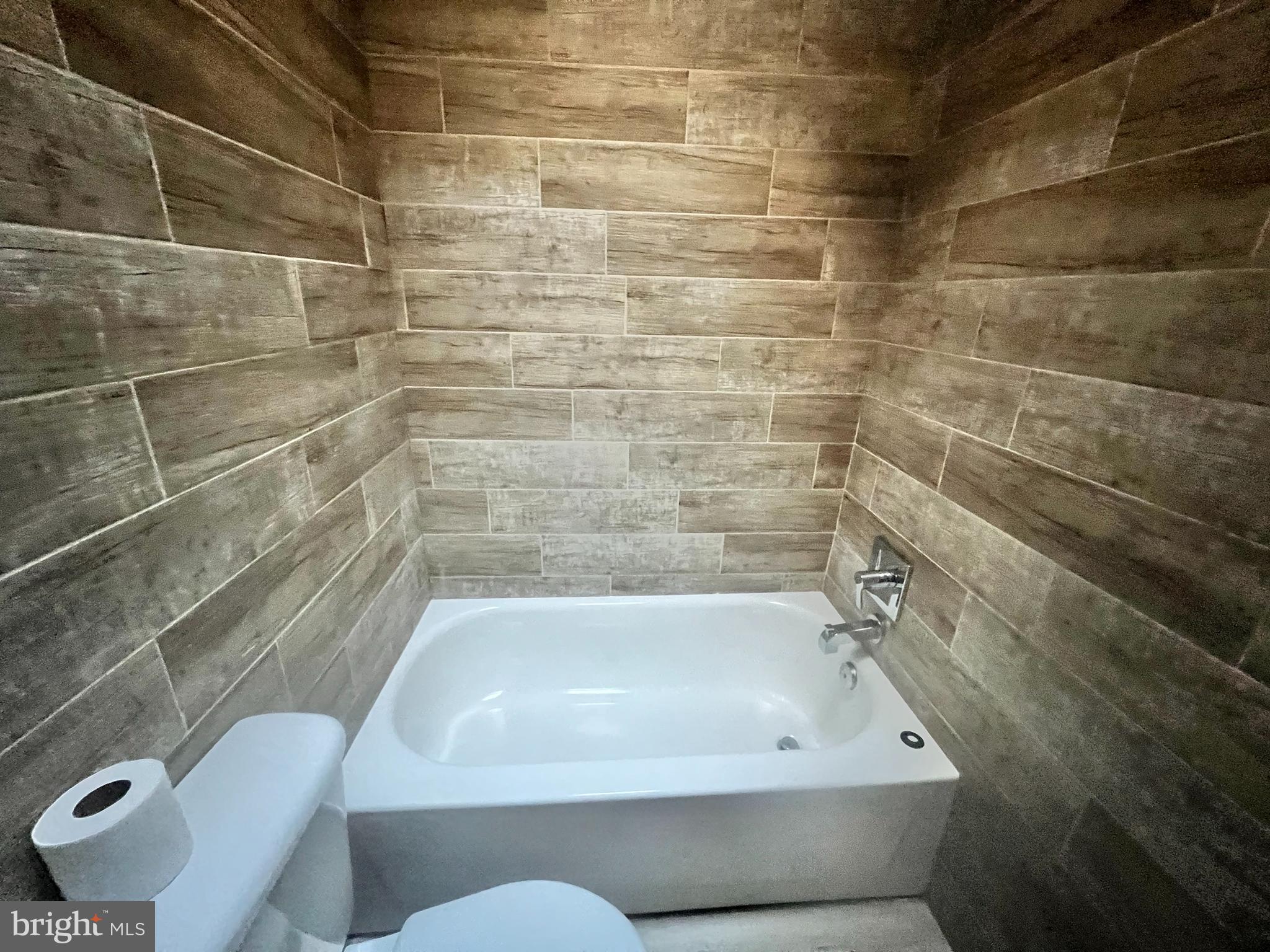 PHILADELPHIA (NORTH) - Residential Lease