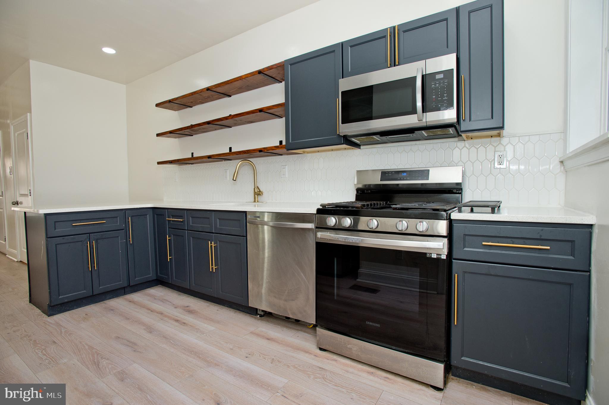 WALNUT HILL - Residential