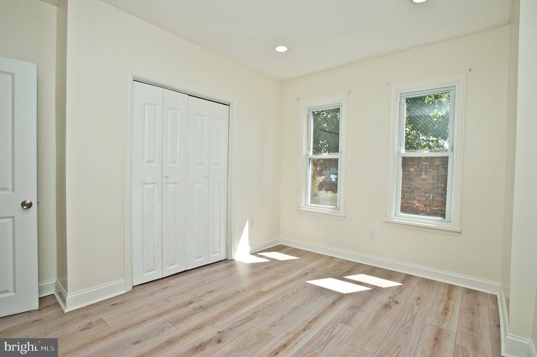 WALNUT HILL - Residential