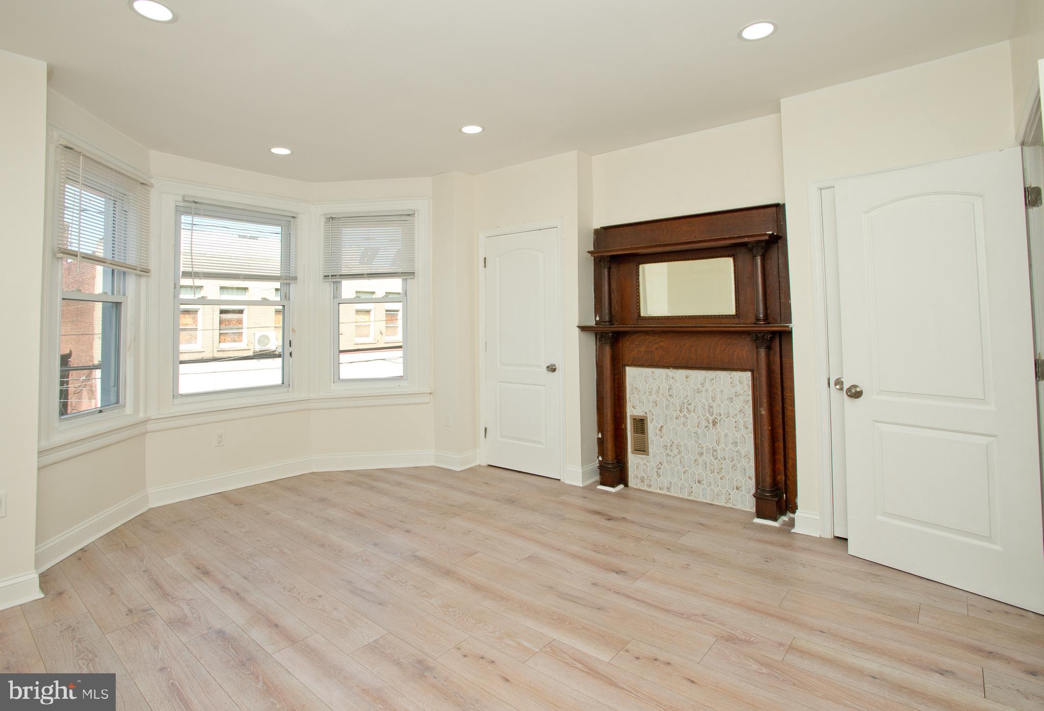 WALNUT HILL - Residential