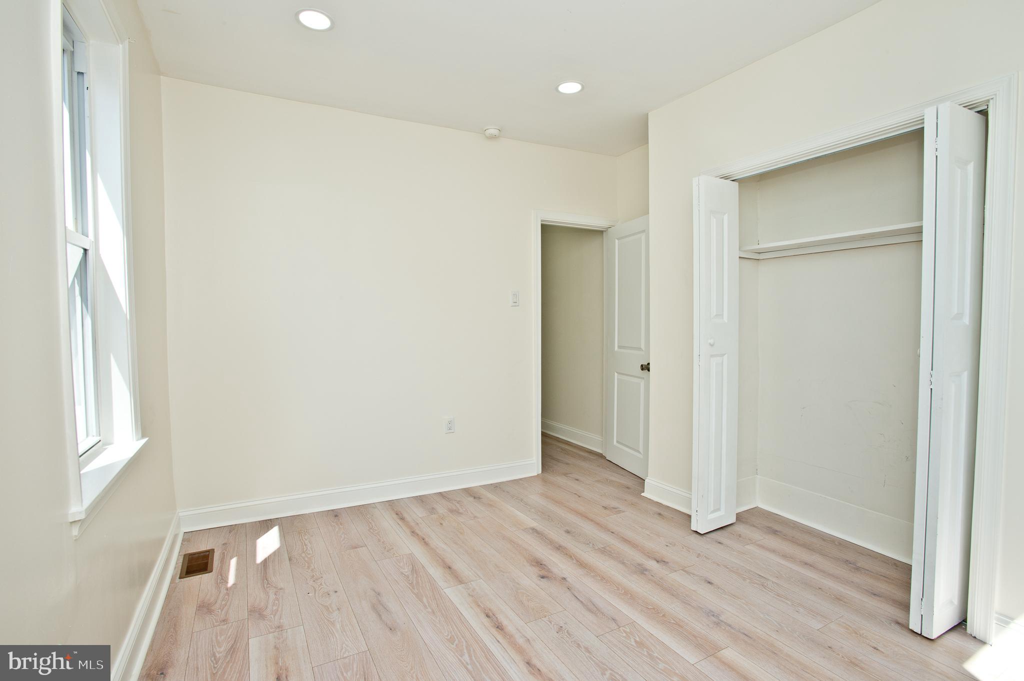 WALNUT HILL - Residential