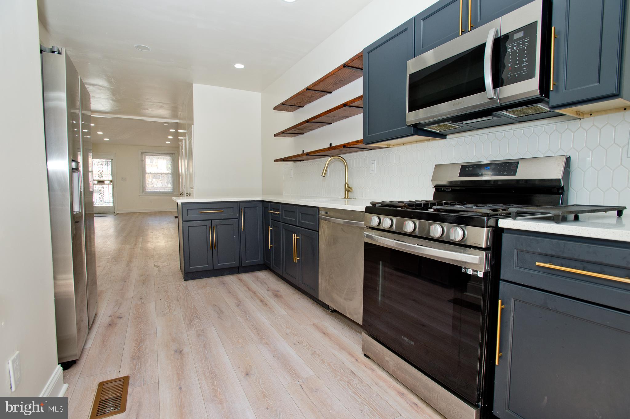 WALNUT HILL - Residential