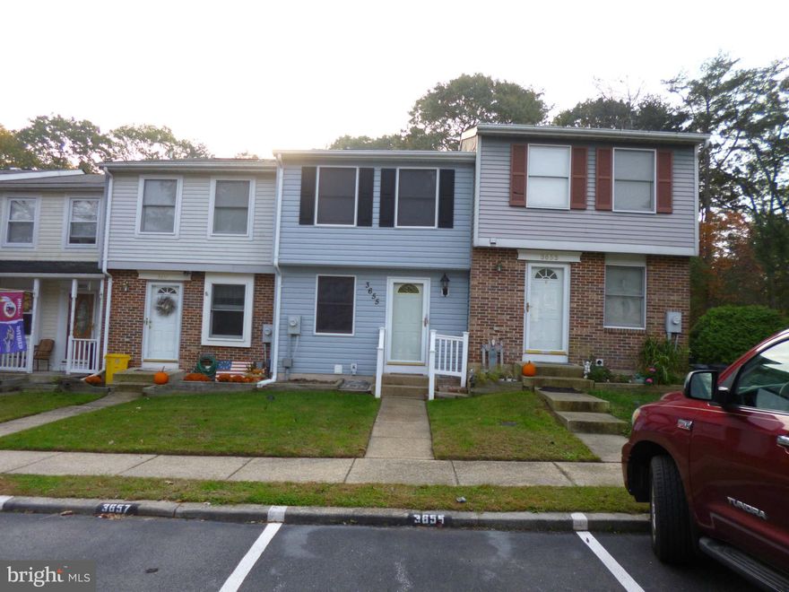 Move-in Cond. - Many New Upgrades -New Heat Pump -  Premier Mohawk Carpet w/upgraded Padding Thru-out House, Garbage Disposal - Abv Range Microwave - New LG Fridge w/IceMaker - Whole House Wired for Cable & Internet - New 6 Panel Doors 1st & 2nd Flrs - Lg Custom Bay Window in Liv Rm, New Vinyl Siding - Insulated Exterior Walls (LOW ELECTRIC BILLS) - Custom Patio Sliding Door - Maint. Free Railing