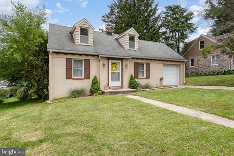17 RIDGEWAY DRIVE YORK PA 17404