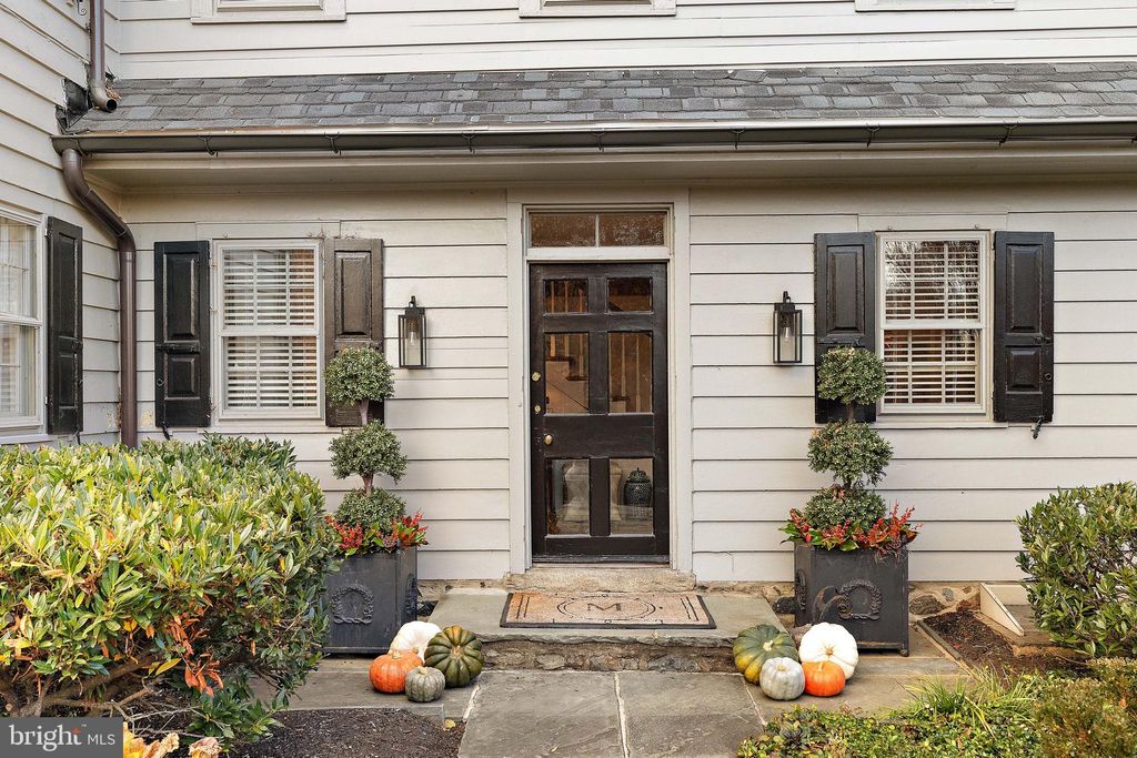 Photo of 302 Stone Brook Drive, WILMINGTON, DE 19807 (MLS # DENC2094442)