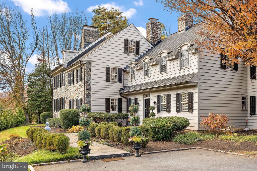 Photo of 302 Stone Brook Drive, WILMINGTON, DE 19807 (MLS # DENC2094442)